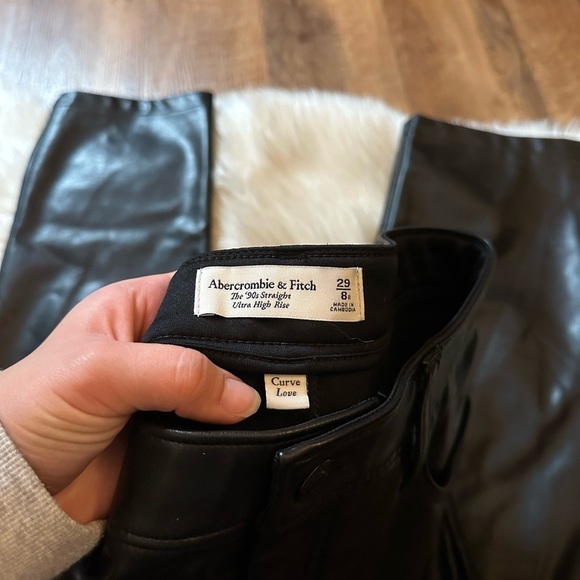 ABERCROMBIE & FITCH Curve Love Vegan Leather 90s Straight Leg Pant - Picture 8 of 8